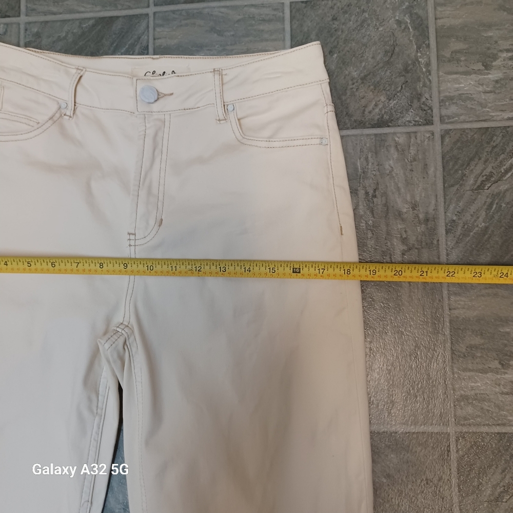 Charlies B Size 8 Cream Jeans with Embroidered Detail - Picture 14 of 14
